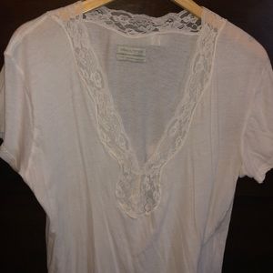 » soft and thin white laced t shirt «